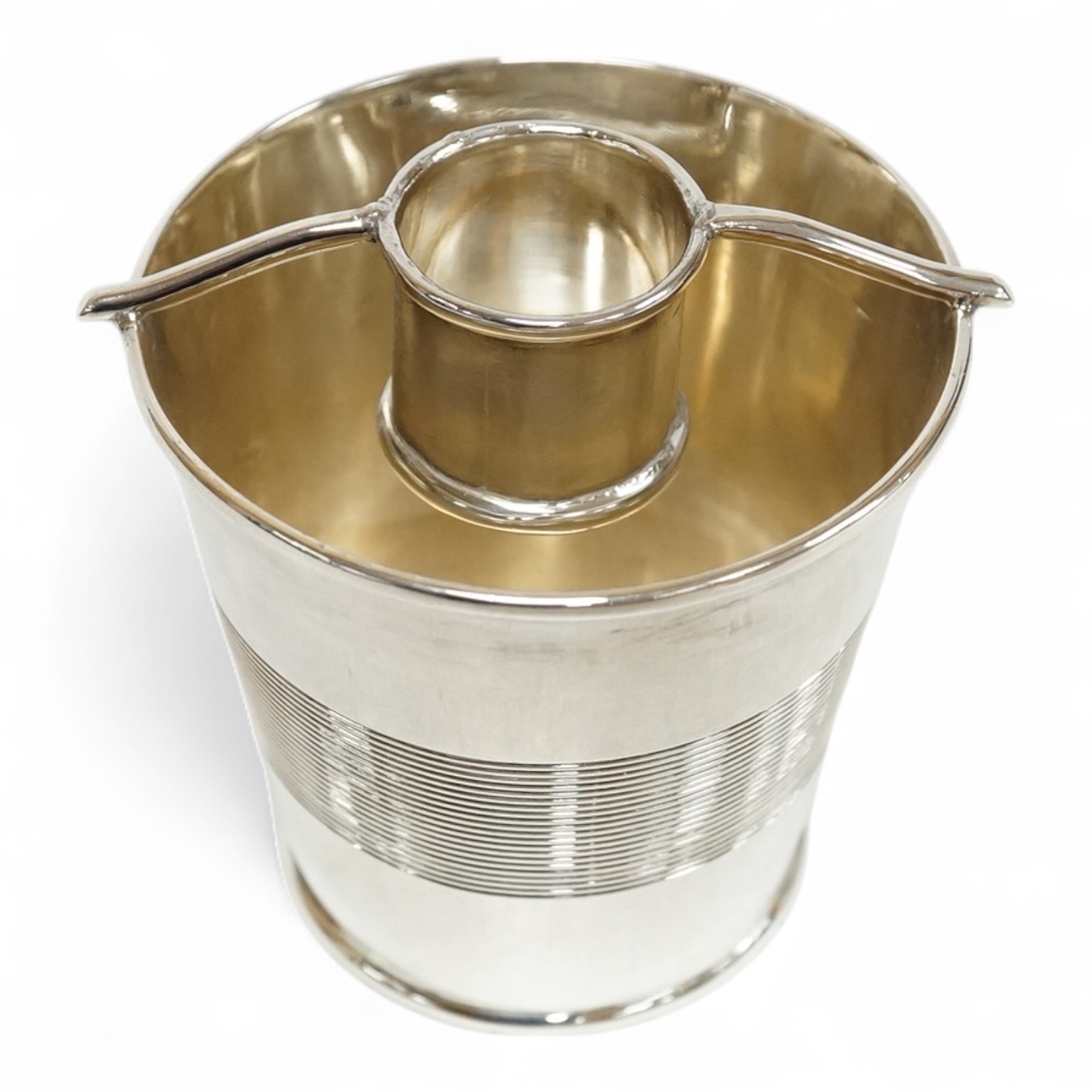 A late Victorian novelty silver cigarette and vesta holder, modelled as a bucket, with reeded band, Hukin & Heath, London, 1895, height 61mm, 64 grams.